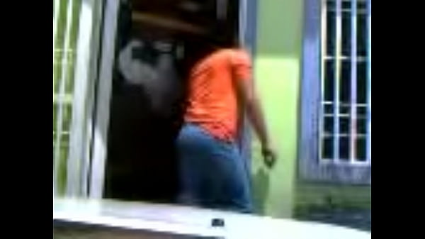 hombre maduro deseael culo de un muchacho joven y luego le paga 100 d&oacute;lares por sexo