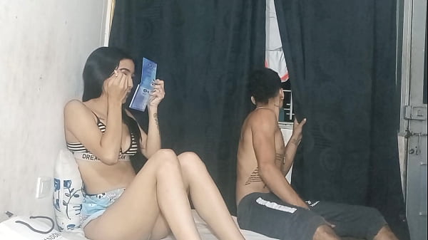 Hermanastra infiel se folla la gran polla de su hermanastro para vengarse de su novio cornudo - porno en espanol