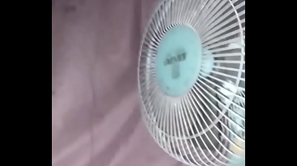 Chơi với vợ y&ecirc;u l&uacute;c dang ngủ kh&iacute; c&ograve;n chảy trong lồn