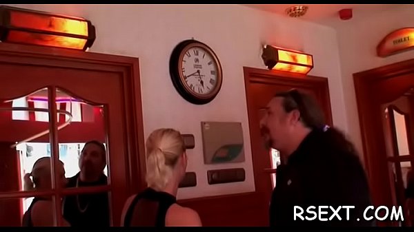 Dark gal sucks a big pole