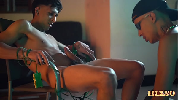 OS G&Ecirc;MEOS E O PARCEIRO ME FIZERAM DE MARMITA