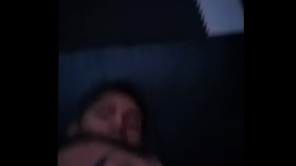 recibe una llamada del ex mientras me lo chupa