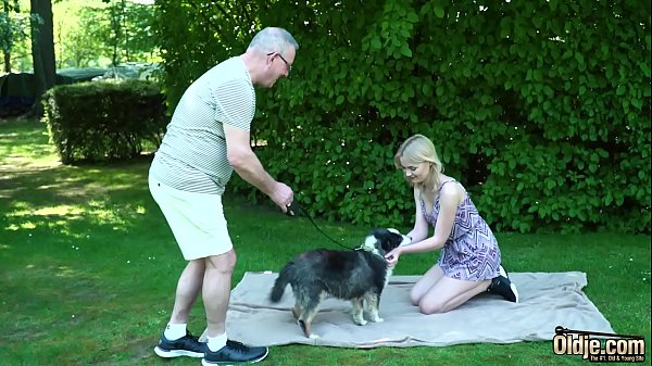 Old man puts his cock inside a virgin and cums in her mouth