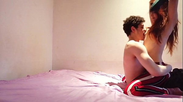 Mi colega preferida me lleva sigilosamente a su cama  