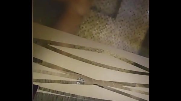 Una nueva v&iacute;ctima se lava bien ese culito para prestarmelo