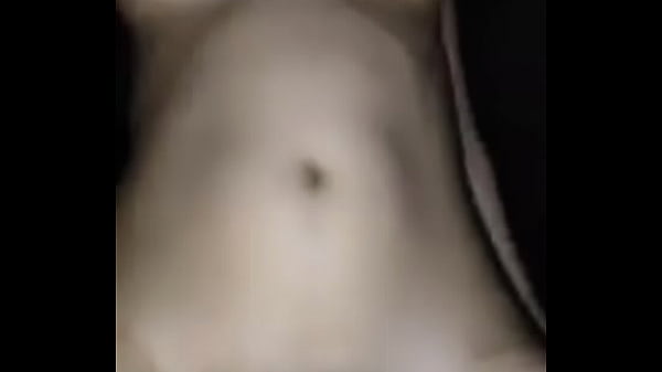 Olha como rebola essa putinha brasileira