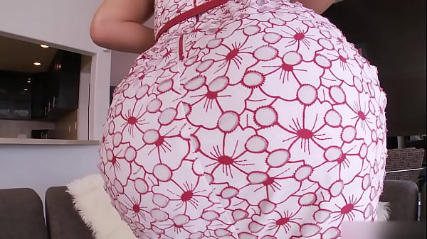 Big ass slut loves to pound her beautiful pussy!