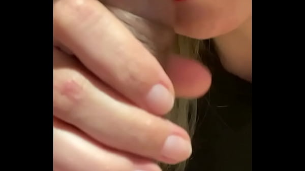 Tomando anticoncepcional sem precisar. Bem safada e se aproveitando do pau do amante. Novo jeito de tomar rem&eacute;dio e anticoncepcional