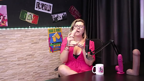 O dom dela &eacute; fazer sexo oral, ent&atilde;o ela demonstrou seu boquete - Vanessa Cerejinha (RED/SHEER)