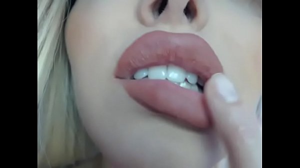 Blonde showing busty boobs live porn