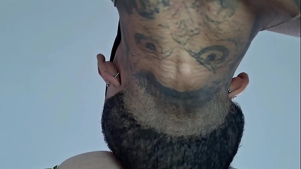 Sexo interracial, neg&atilde;o meteu 21 cm de pau duro e muito leite na vadia gulosa . 