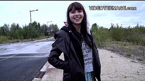 18 years old Luna does her first porn casting