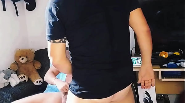 MEU VIZINHO &Eacute; ATOR PORN&Ocirc;, FUI VISITAR O SAFADO COM SEGUNDAS INTEN&Ccedil;&Otilde;ES.  