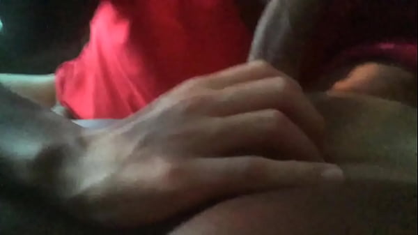 Chupando a rola gostosa do rapaz marrento 