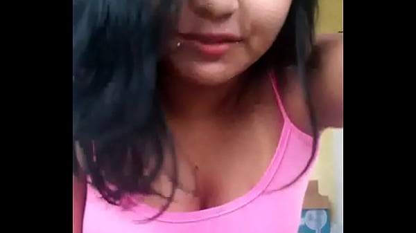 Vivi Pimenta deliciosa dan&ccedil;ando de fio dental