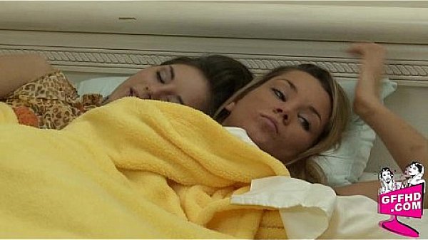 Sensual lesbains 1026