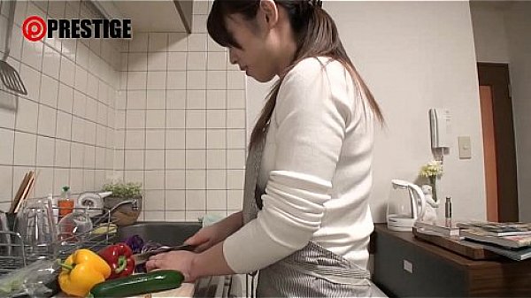 乳首が感じ過ぎるFカップ人妻 桐原莉那 34歳 AVデビュー 他人には言えない性願望を満たすため、夫の留守を利用して見知らぬ男を自宅へ招く不貞妻