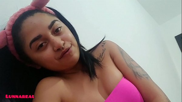 Novinha sapeca No Seu Quarto Com Muito Tes&atilde;o