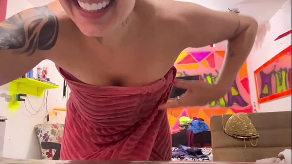 Fiquei pelada pro entregador de aplicativo e chamei ele pra dentro da minha casa .Ele n&atilde;o resistiu e me fudeu todinha hardcore Bunda enorme Peitos perfeitos pequenina chupando boquete Hist&oacute;ria porno