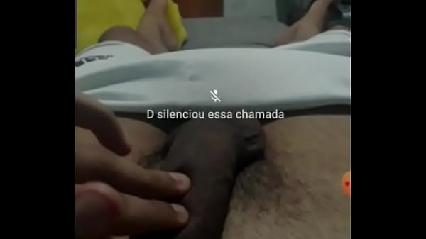 Punhetando com amigo na live 