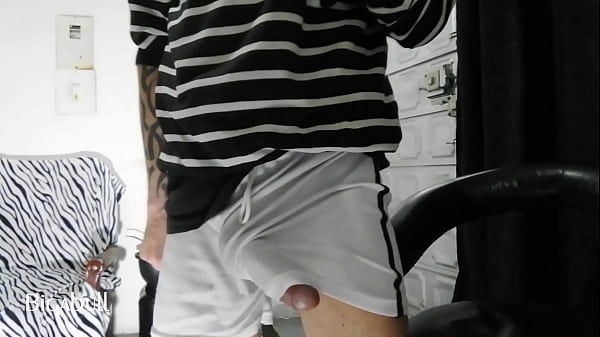 Polla grande debajo de mi pantaloneta  