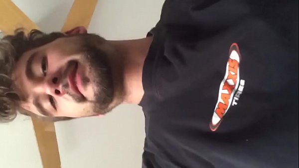 mamada con ni&ntilde;ato rubio