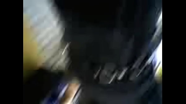 espiando bajo faldas