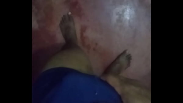 Se masturbando cheio de tes&atilde;o de pau dur&atilde;o