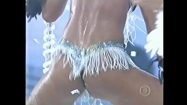 Feiticeira Joana Prado com a buceta de fora no Carnaval de 2000 Vai-Vai