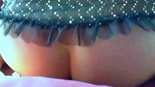 UK MILF Faith takes king dong from behind