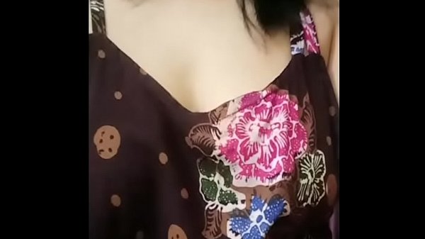 ច្របាច់ដោះខ្លួនឯង រហូតចេញទឹក