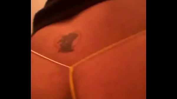 solo usa tangas de hilo todo el tiempo