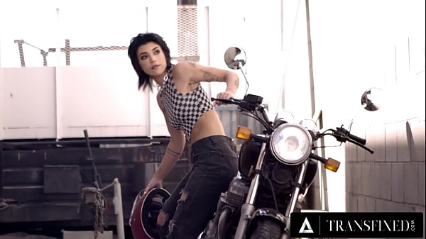 Cabaret club owner Ariel Demure has been looking for a new singer without any luck. Her last audition, Brooklyn Gray, blows her away with her singing abilities. Ariel is so impressed she can't help but fuck Brooklyn on stage and cum on her pussy! 