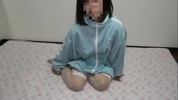 おか◯さんがいない時に 網タイツはいてコスプレしてみました。いつもと違うももかをみてください