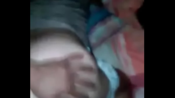 Le gusta agatitas a linda enga&ntilde;ando a su esposo cornudo siente rico