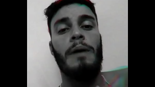 Jovem metendo na caixa