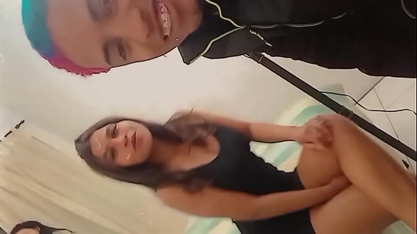 Pedir para os meus amigos deixar minha prima com tes&atilde;o para depois eu colocar a pica nela