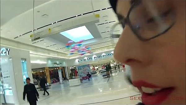 Public Cum Walk at the Mall!