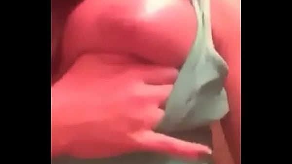 teen tetona ense&ntilde;a tetas