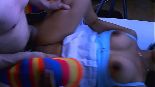 La hermanastra insisti&oacute; en que su hermanastro la ayudara a entrenar para su pr&oacute;ximo partido de f&uacute;tbol.