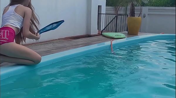 Novinha de biqu&iacute;ni transparente  