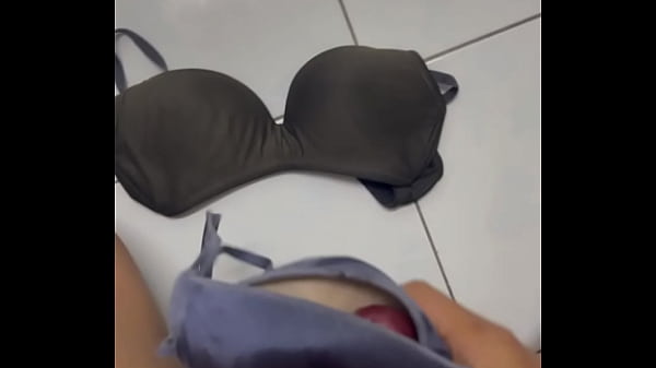 Getting in sister workmate room when she go outside, finding her used bra and panty then have cum on it's