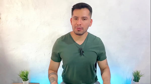 Mejores amigos celebran el cumplea&ntilde;os penetrandose a escondidas en la madrugada! 