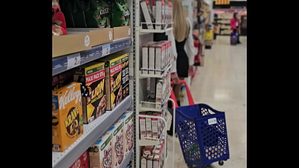 Aujourd'hui j'ai retir&eacute; ma culotte &agrave; Careffour et j'ai fait des exhibs de ma ...