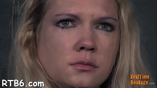 Useless floozy is playing her clits