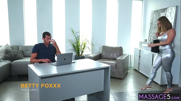 Horny babe Betty Foxxx enjoyed hardcore pussy fucking