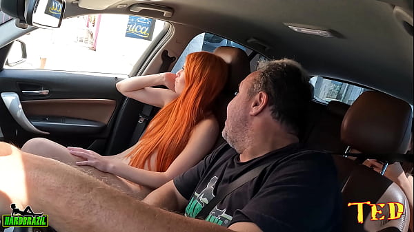 linda ruiva resolve ser atriz porn&ocirc; e entrou pelada no carro