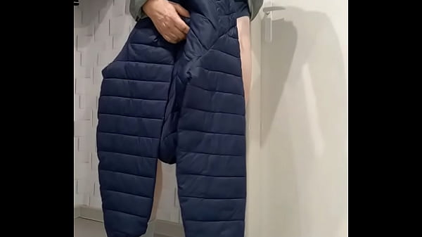 Walenie kutasa w śliskiej kurtce do Porno 