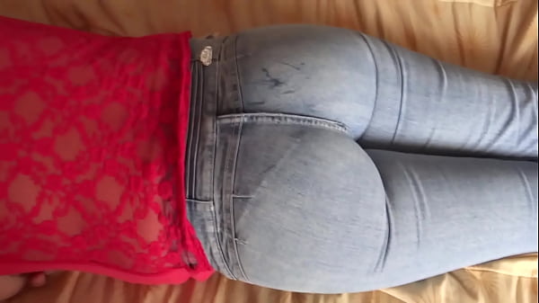 I put my dick through the big ass of the beautiful stepmother, I want to penetrate her and fill her with milk