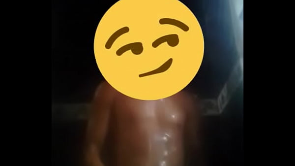 1000 novinho tomando banho  